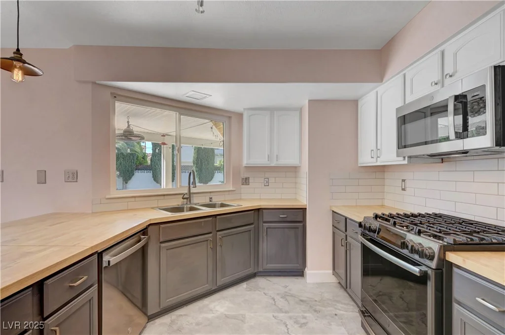 8705 Orvieto, Las Vegas, NV 89117