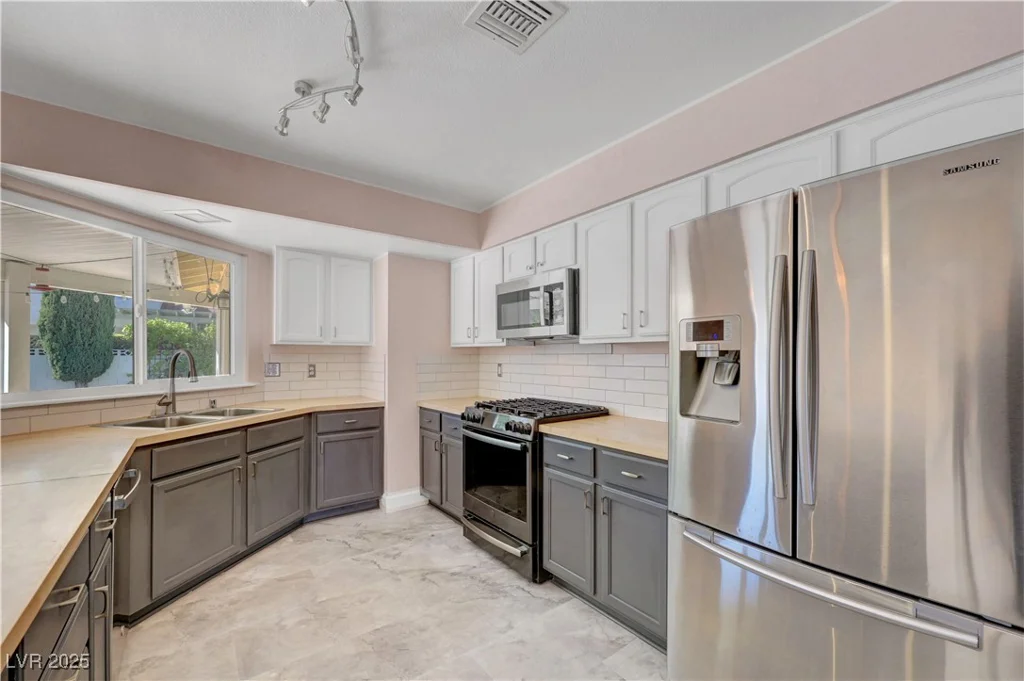 8705 Orvieto, Las Vegas, NV 89117