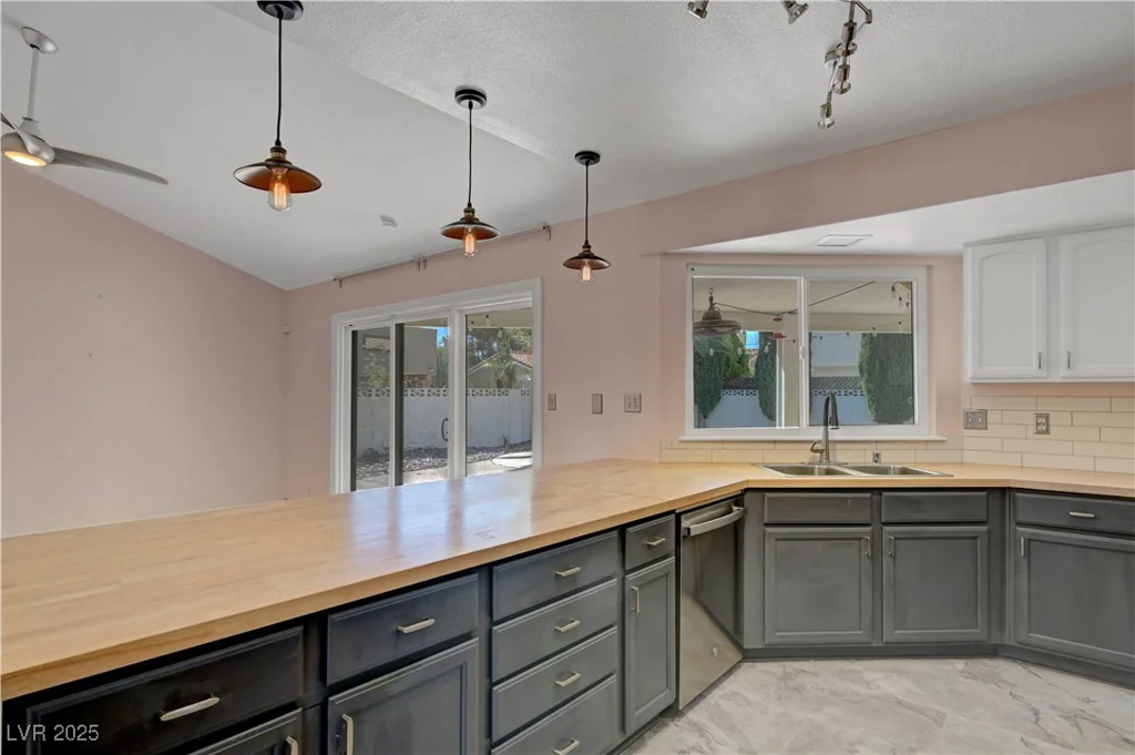 8705 Orvieto, Las Vegas, NV 89117