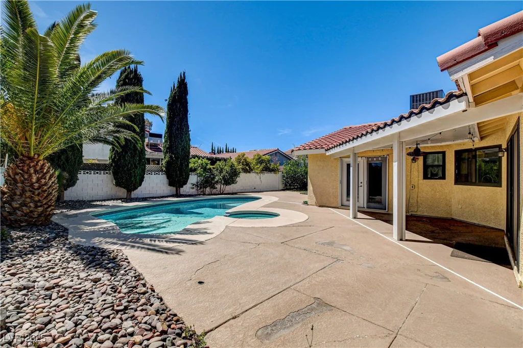 8705 Orvieto, Las Vegas, NV 89117