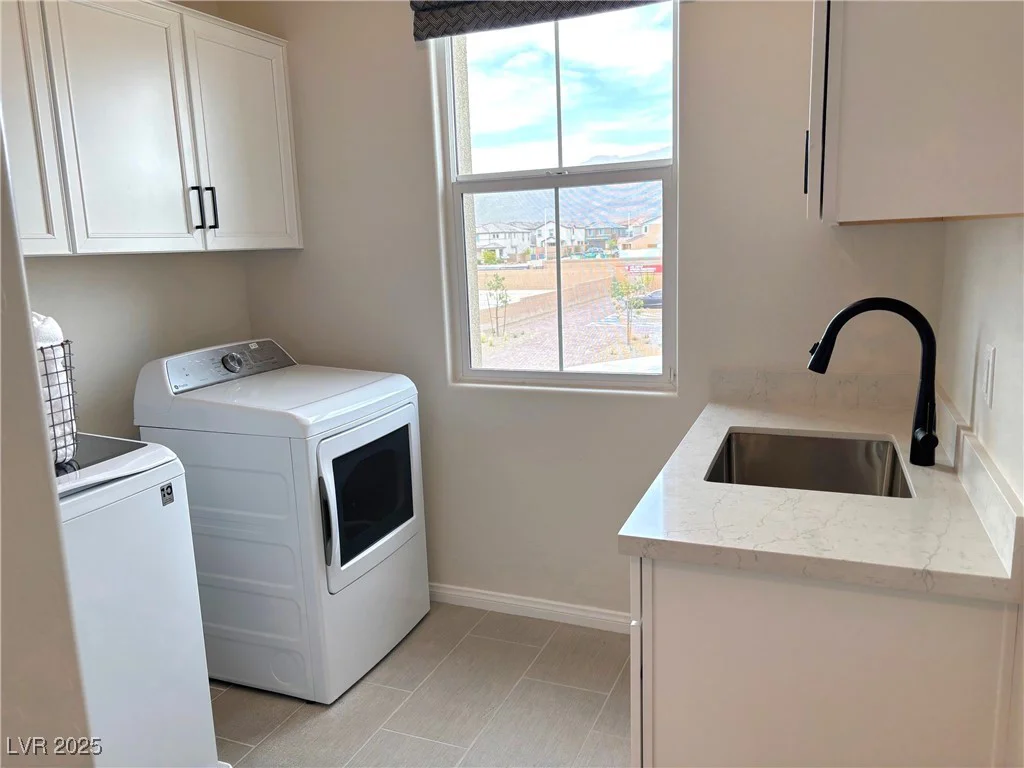 933 Hunter Shores, North Las Vegas, NV 89084