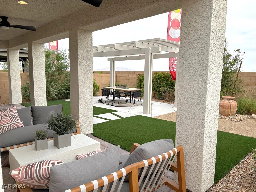 933 Hunter Shores, North Las Vegas, NV 89084