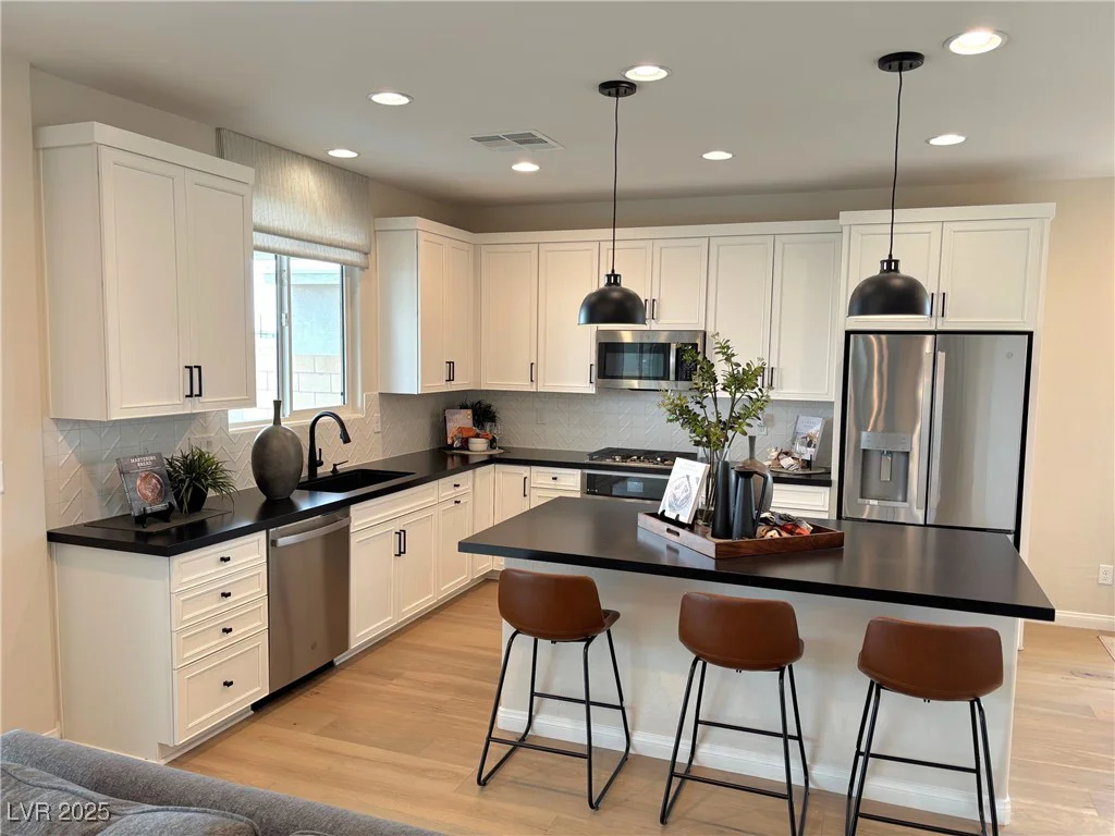 933 Hunter Shores, North Las Vegas, NV 89084