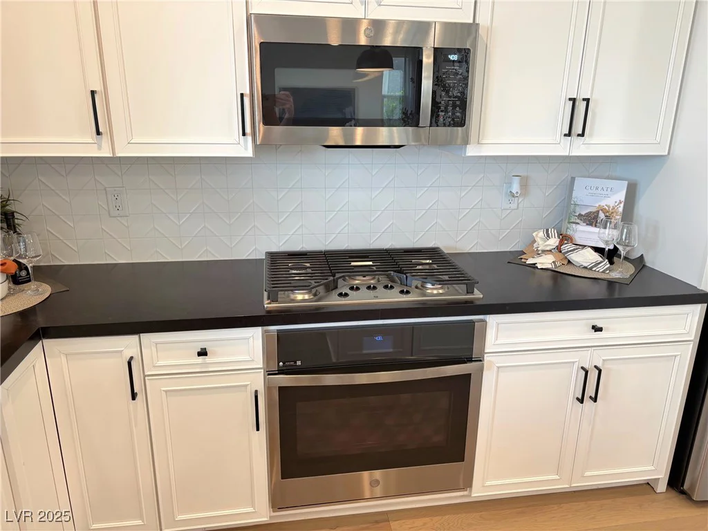 933 Hunter Shores, North Las Vegas, NV 89084