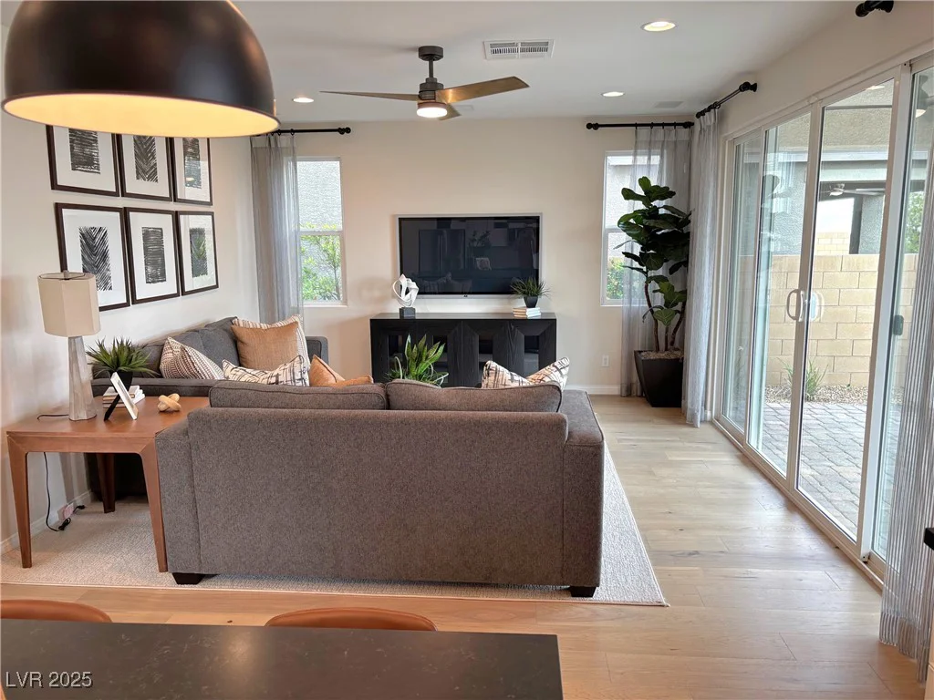933 Hunter Shores, North Las Vegas, NV 89084