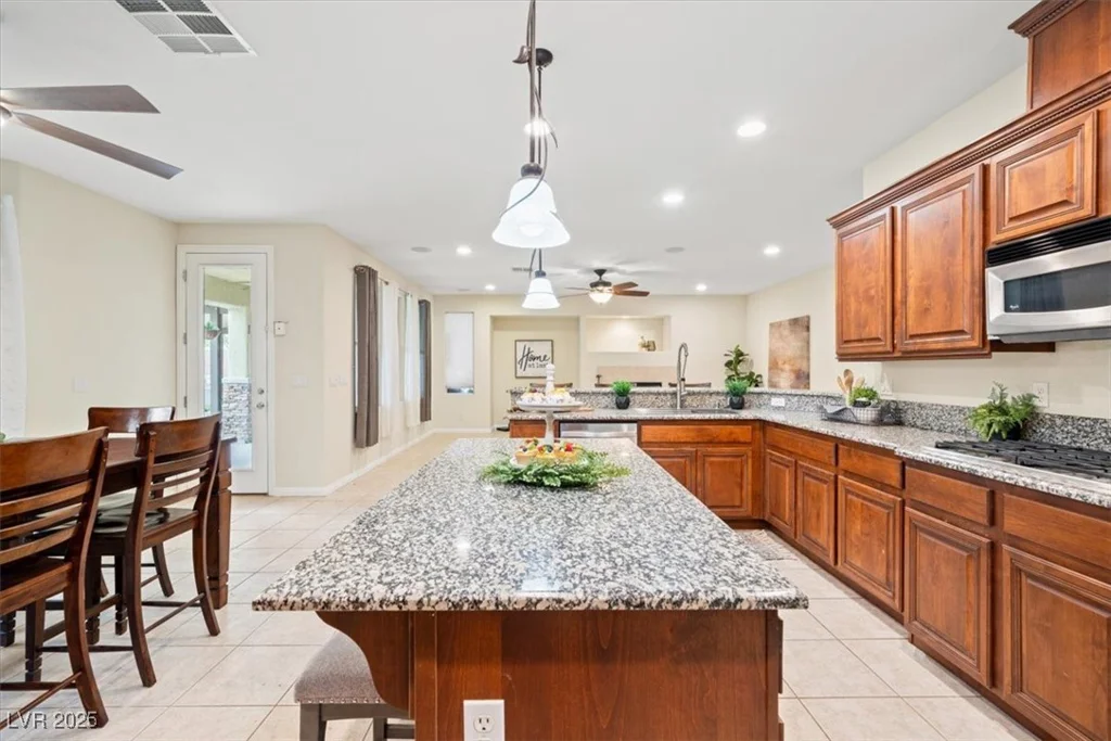 6335 Iginlas Goal, Las Vegas, NV 89131