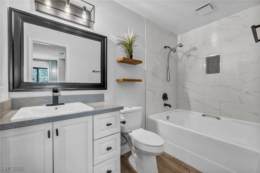 1025 Willow Tree, Las Vegas, NV 89128