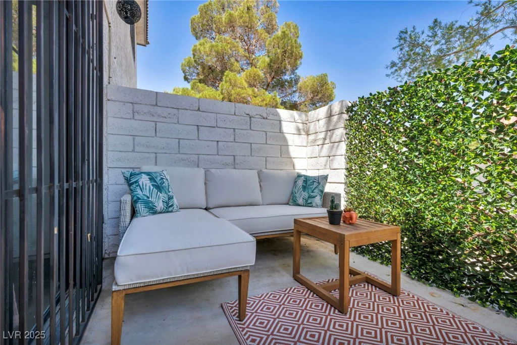 1025 Willow Tree, Las Vegas, NV 89128