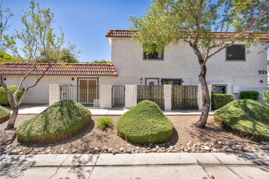 1025 Willow Tree, Las Vegas, NV 89128