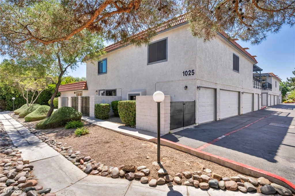 1025 Willow Tree, Las Vegas, NV 89128