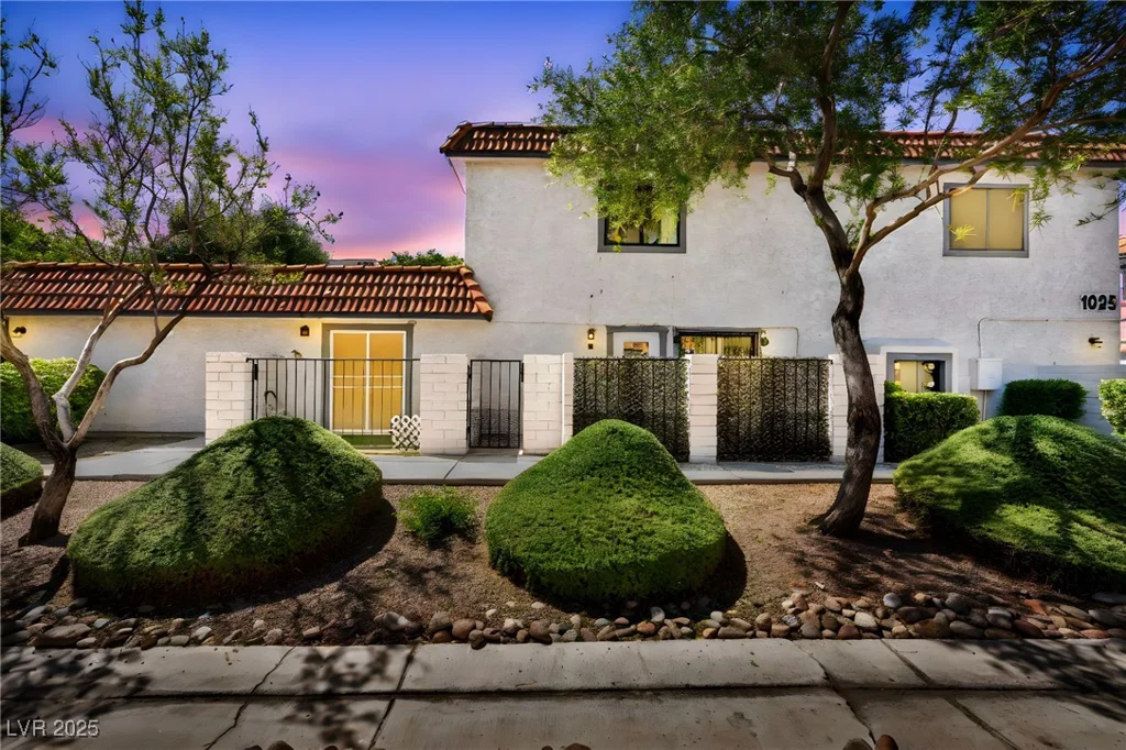 1025 Willow Tree, Las Vegas, NV 89128