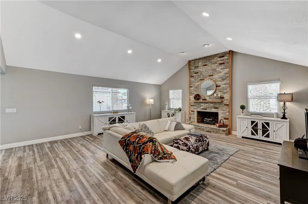 1940 Canterbury, Las Vegas, NV 89119