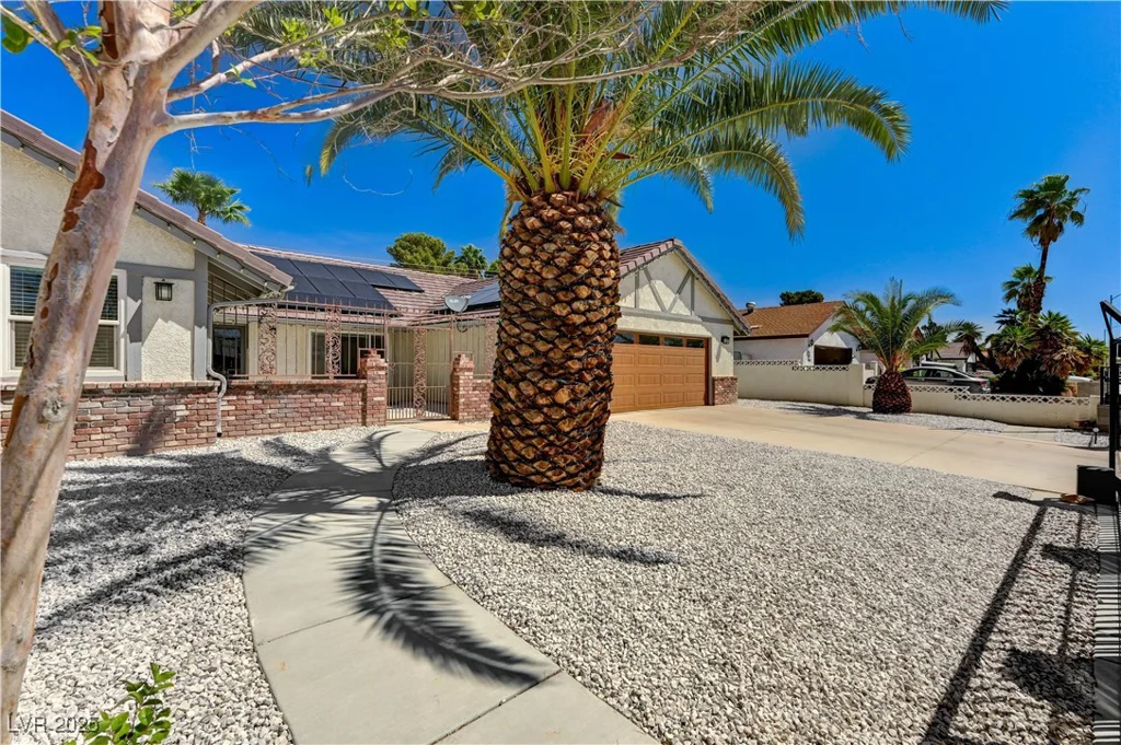 1940 Canterbury, Las Vegas, NV 89119