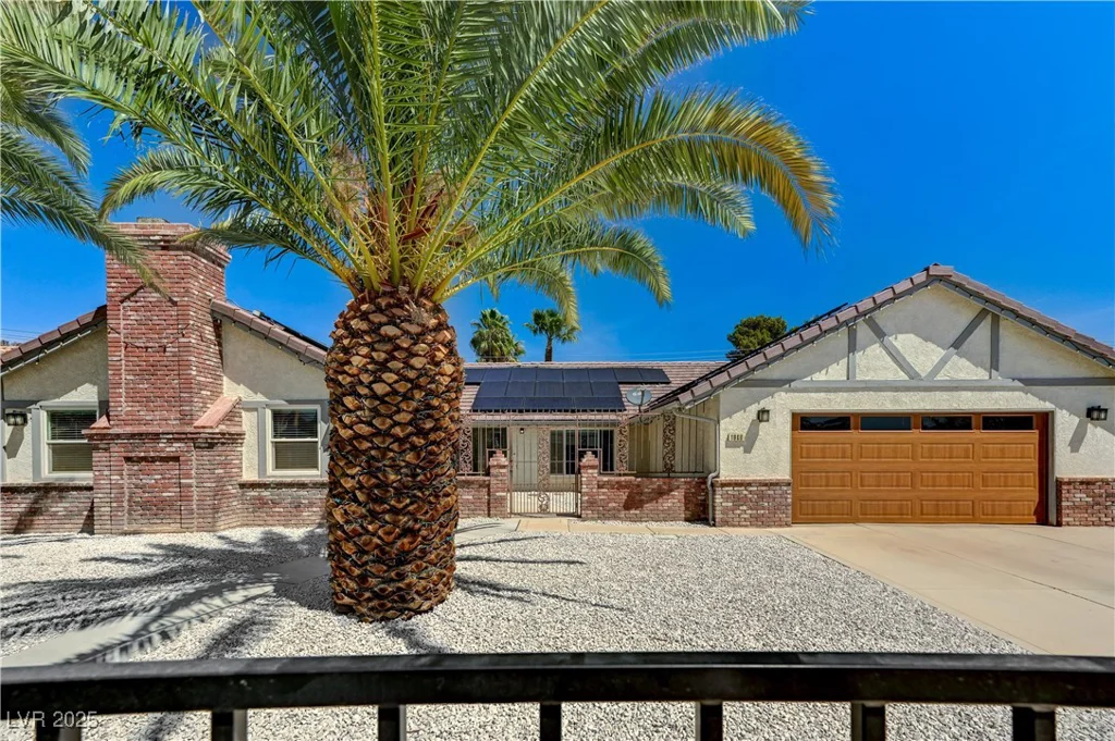 1940 Canterbury, Las Vegas, NV 89119
