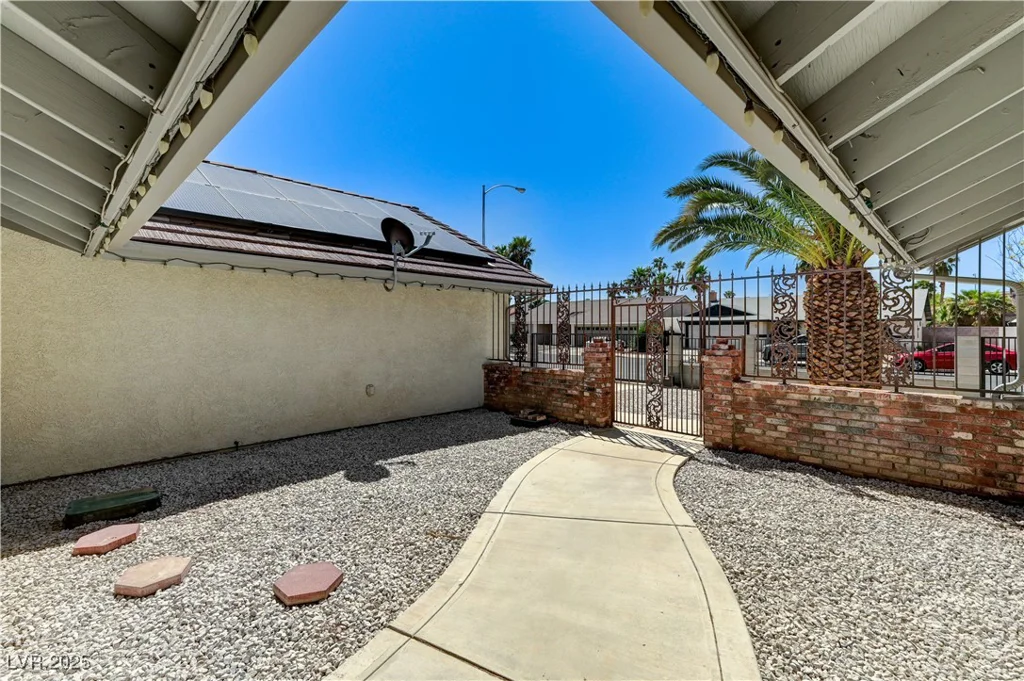 1940 Canterbury, Las Vegas, NV 89119