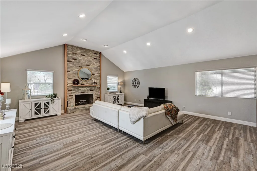 1940 Canterbury, Las Vegas, NV 89119