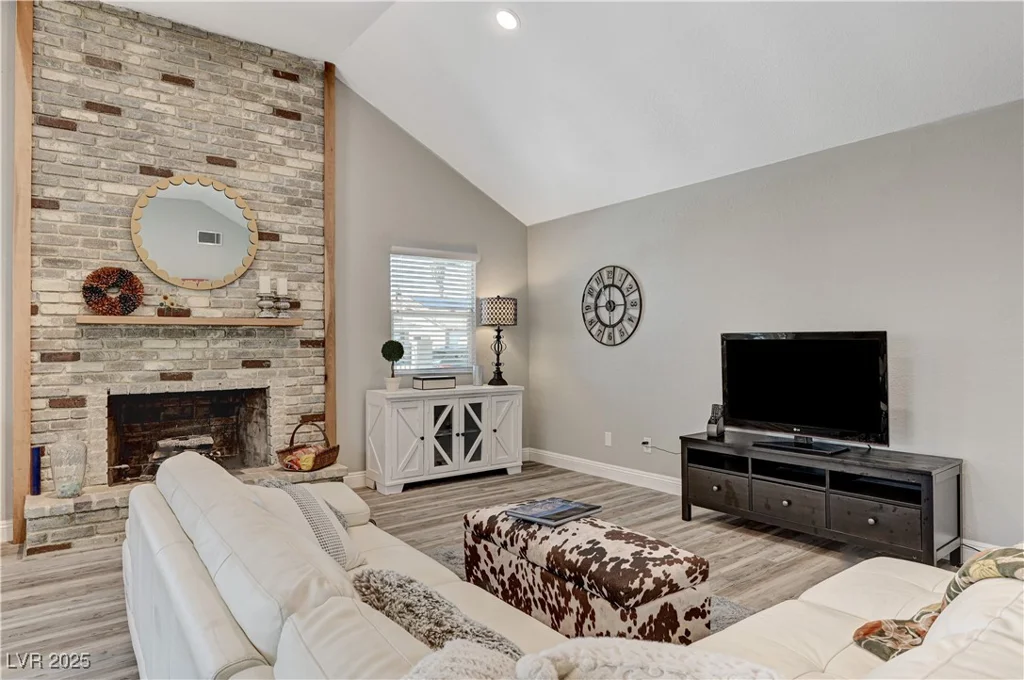 1940 Canterbury, Las Vegas, NV 89119
