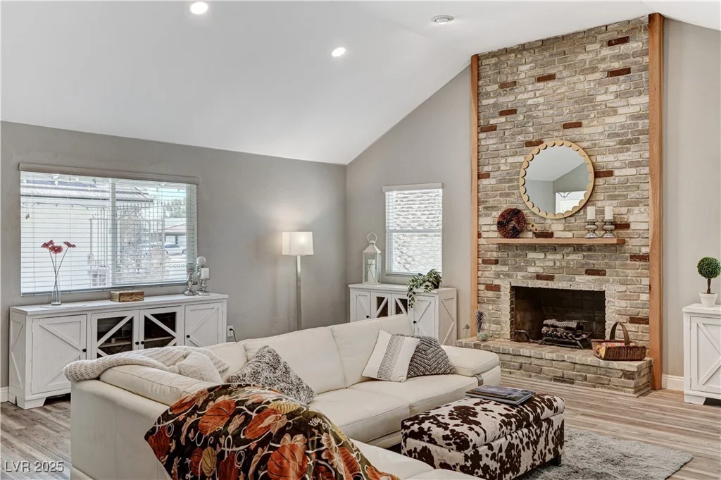 1940 Canterbury, Las Vegas, NV 89119