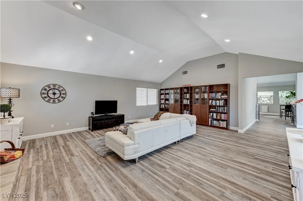1940 Canterbury, Las Vegas, NV 89119