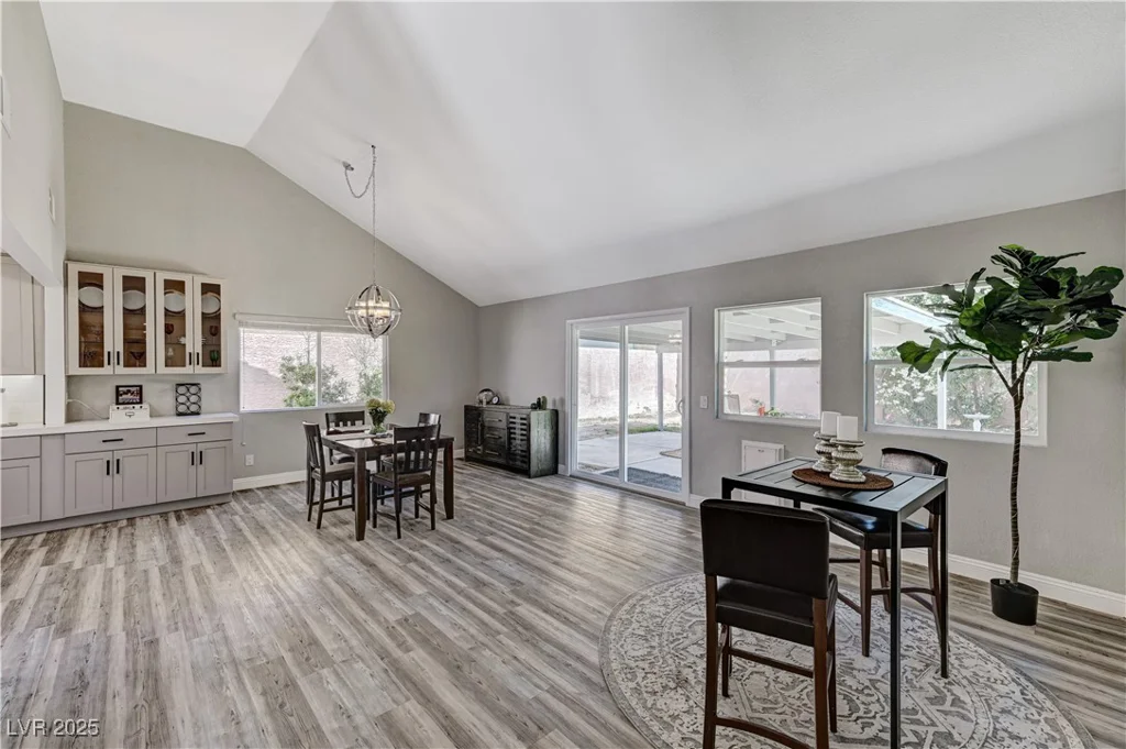 1940 Canterbury, Las Vegas, NV 89119