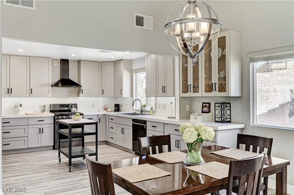 1940 Canterbury, Las Vegas, NV 89119