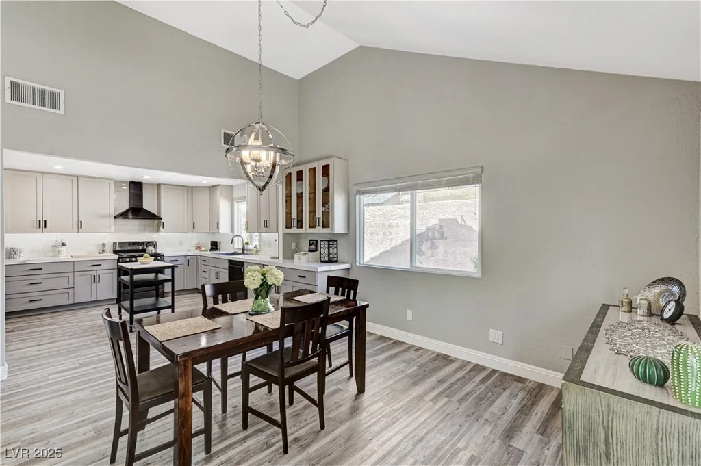 1940 Canterbury, Las Vegas, NV 89119