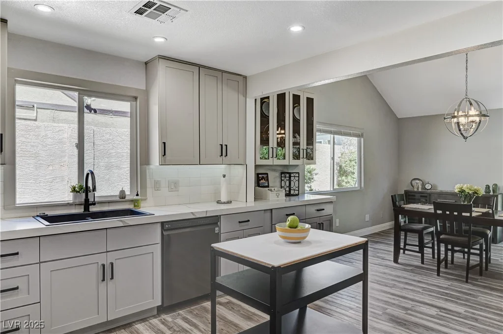 1940 Canterbury, Las Vegas, NV 89119