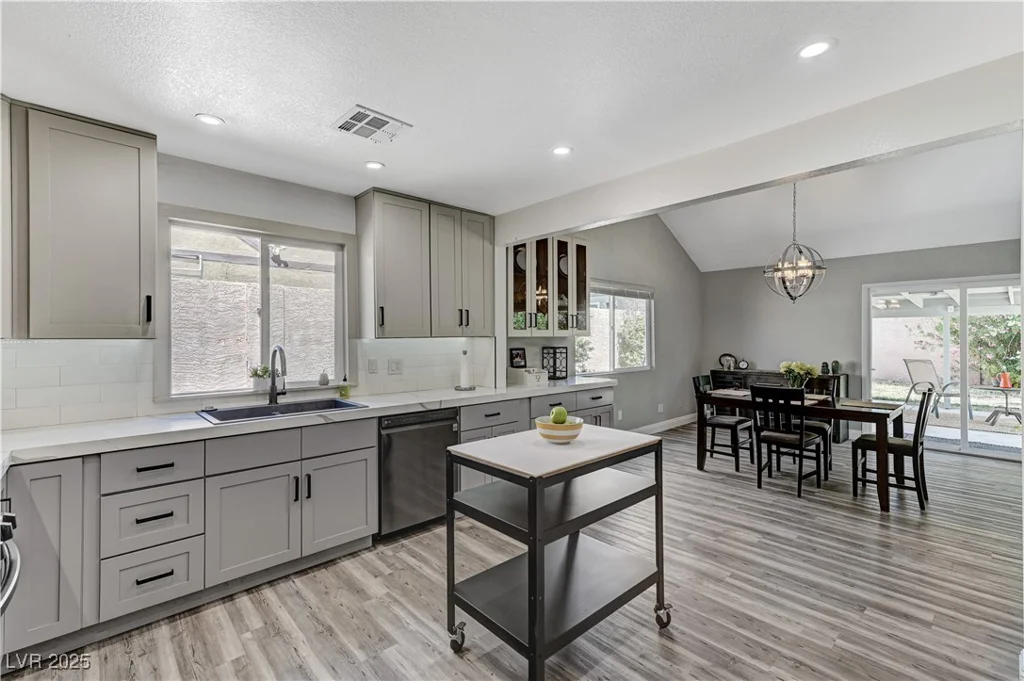 1940 Canterbury, Las Vegas, NV 89119