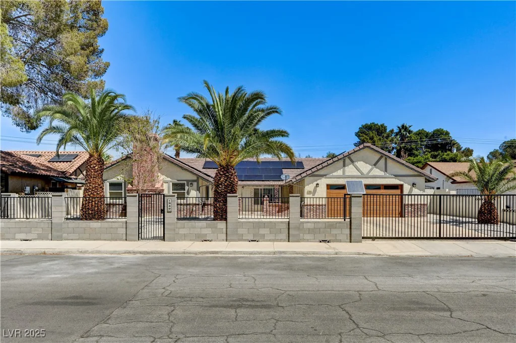 1940 Canterbury, Las Vegas, NV 89119