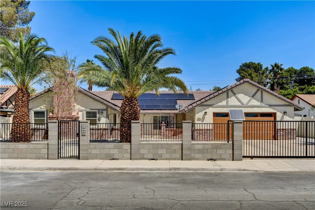 1940 Canterbury, Las Vegas, NV 89119