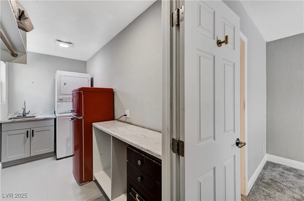 1940 Canterbury, Las Vegas, NV 89119