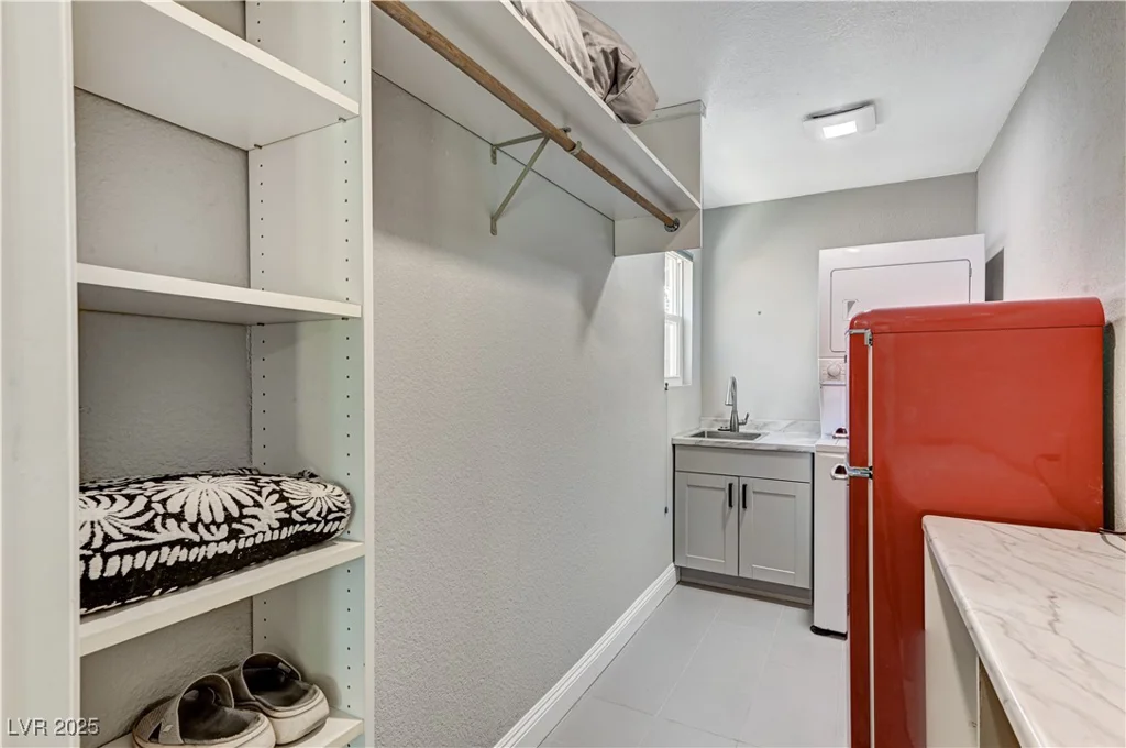 1940 Canterbury, Las Vegas, NV 89119
