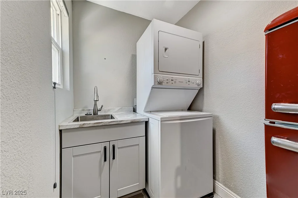 1940 Canterbury, Las Vegas, NV 89119