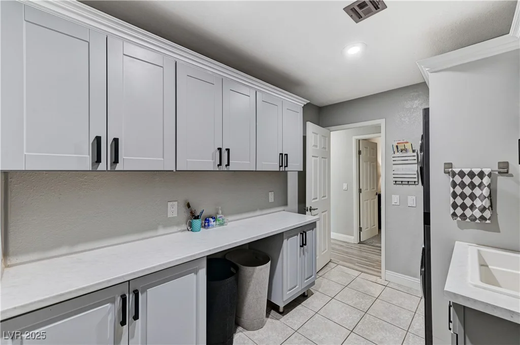 1940 Canterbury, Las Vegas, NV 89119