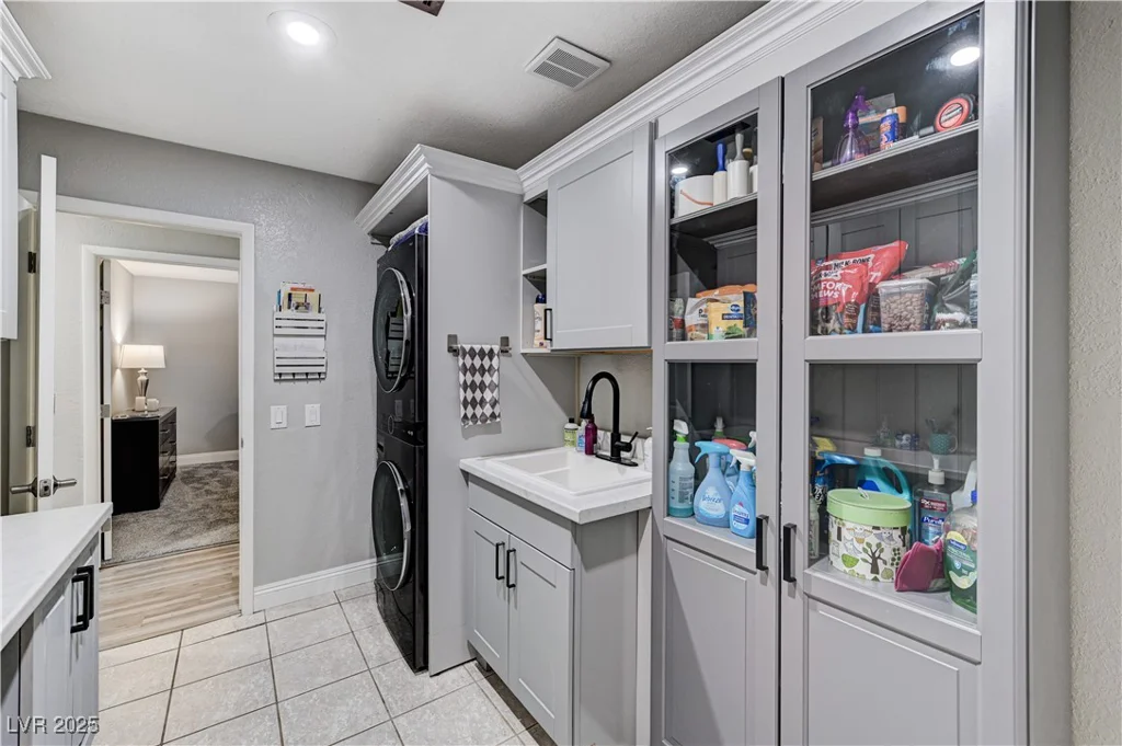 1940 Canterbury, Las Vegas, NV 89119