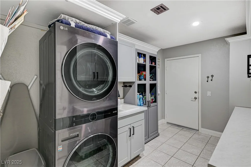 1940 Canterbury, Las Vegas, NV 89119