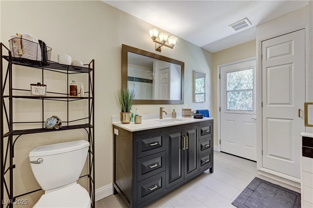 1940 Canterbury, Las Vegas, NV 89119