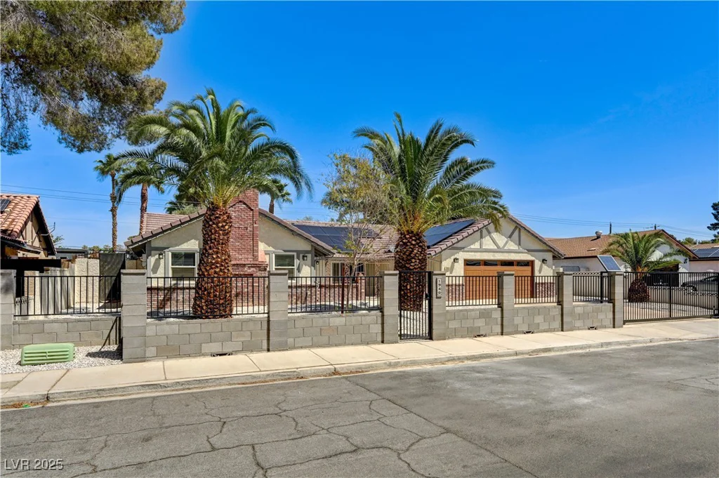 1940 Canterbury, Las Vegas, NV 89119