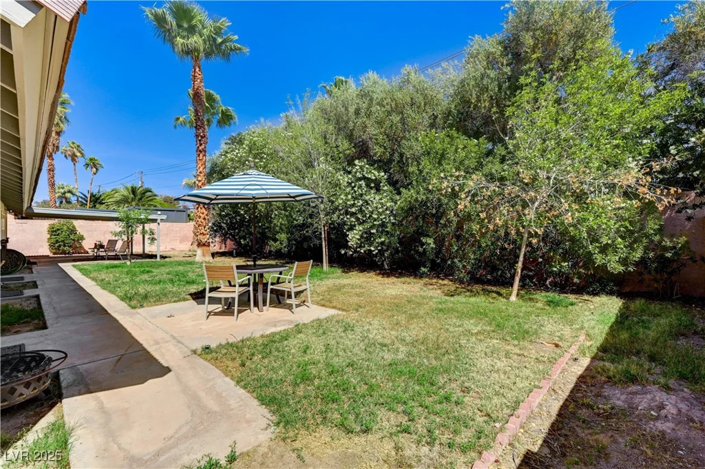 1940 Canterbury, Las Vegas, NV 89119