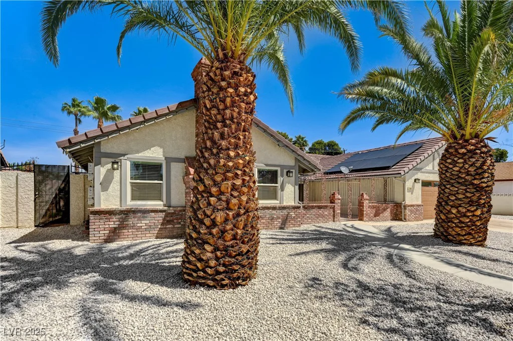 1940 Canterbury, Las Vegas, NV 89119