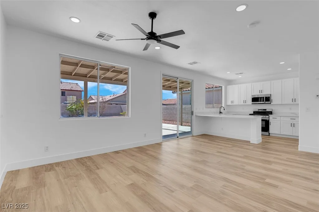 8725 Russet Hills, Las Vegas, NV 89147