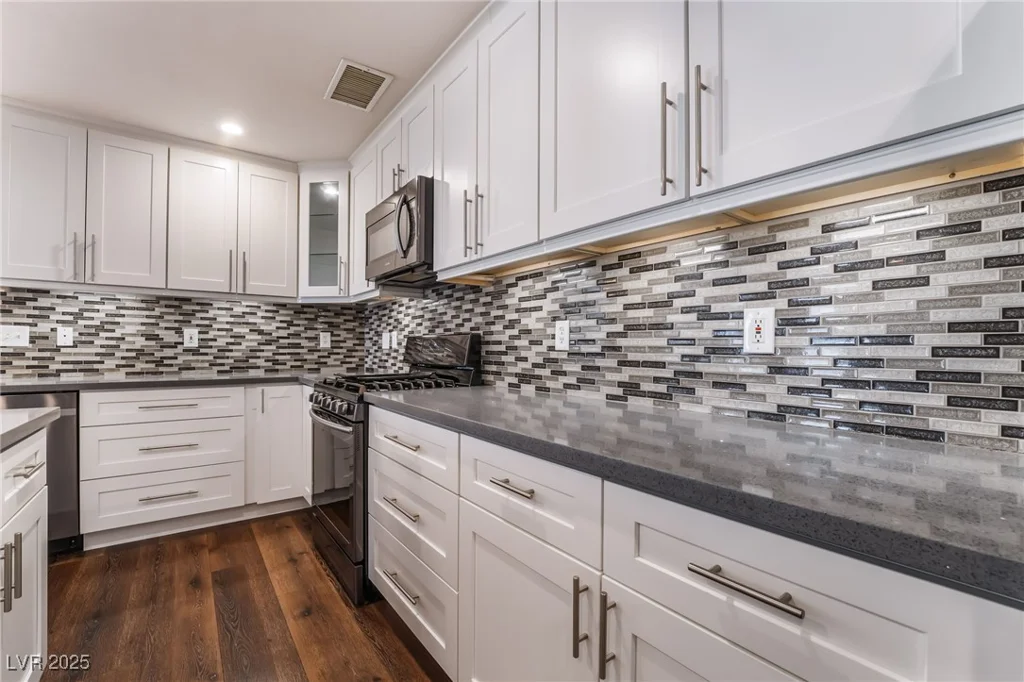 10166 Monks Hood, Las Vegas, NV 89183