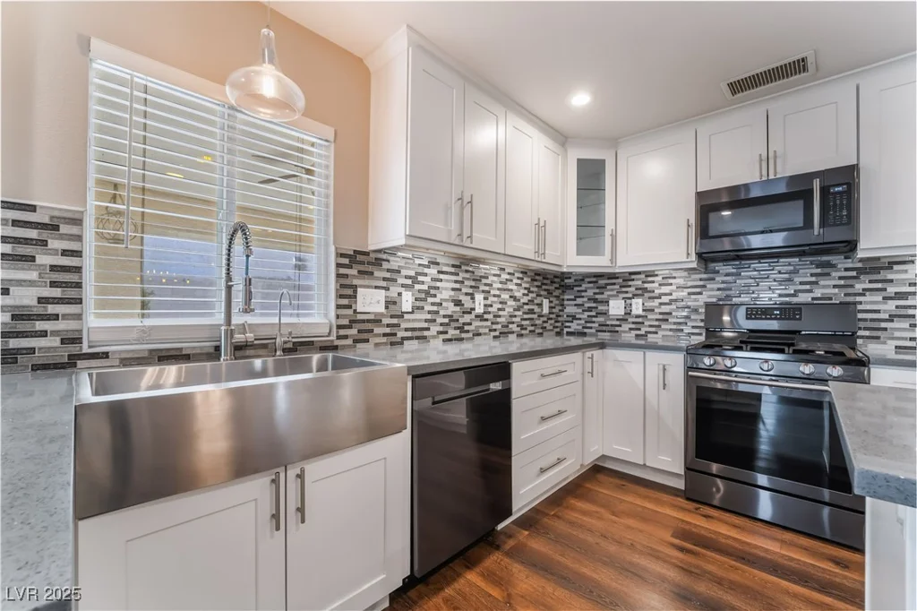 10166 Monks Hood, Las Vegas, NV 89183