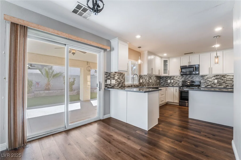 10166 Monks Hood, Las Vegas, NV 89183