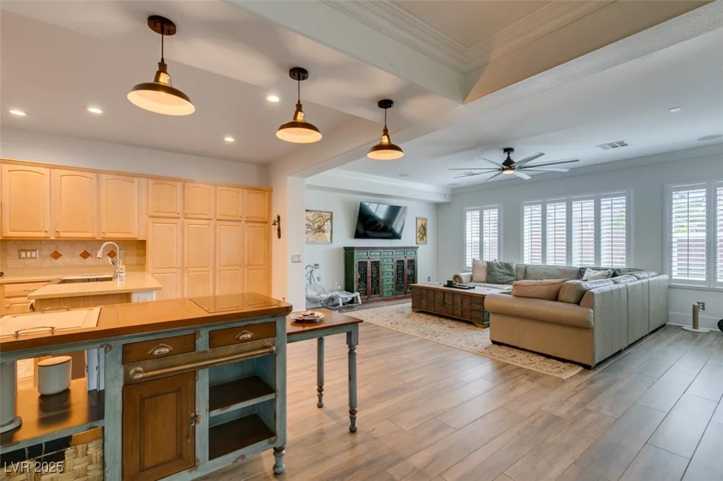7349 Royal Melbourne, Las Vegas, NV 89131
