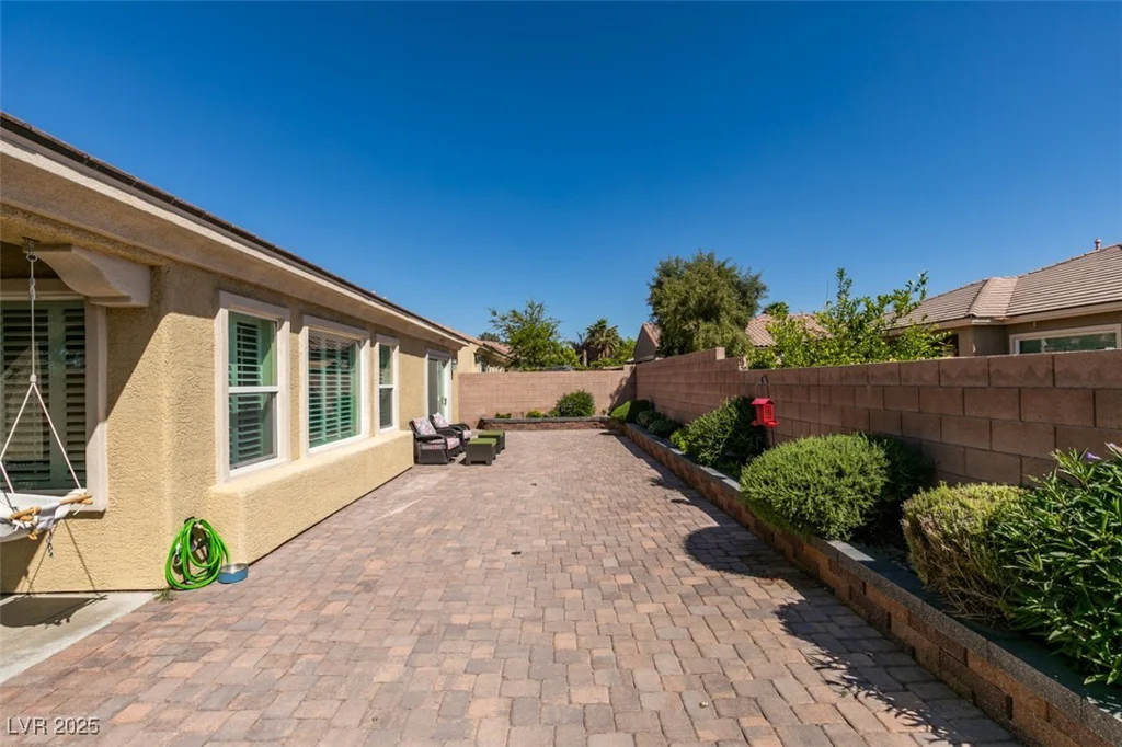 7349 Royal Melbourne, Las Vegas, NV 89131