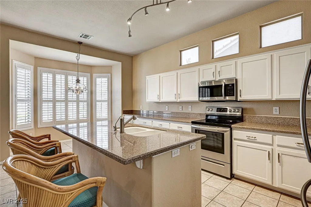1574 Livingston, Henderson, NV 89012
