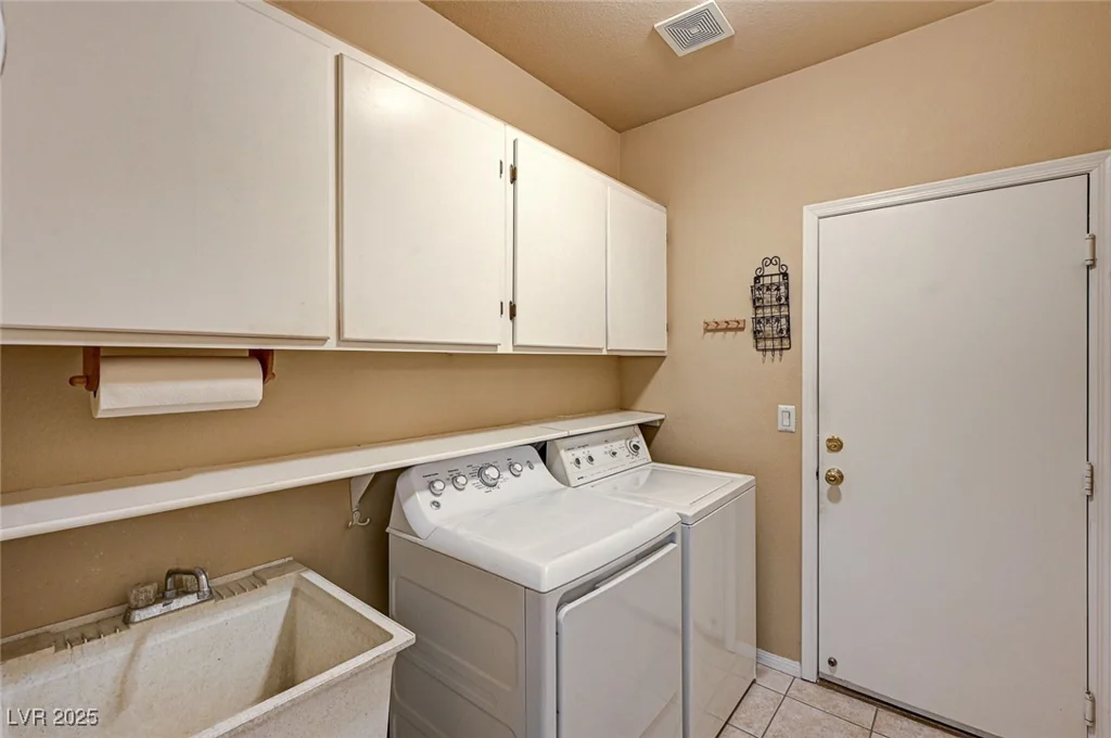 1574 Livingston, Henderson, NV 89012