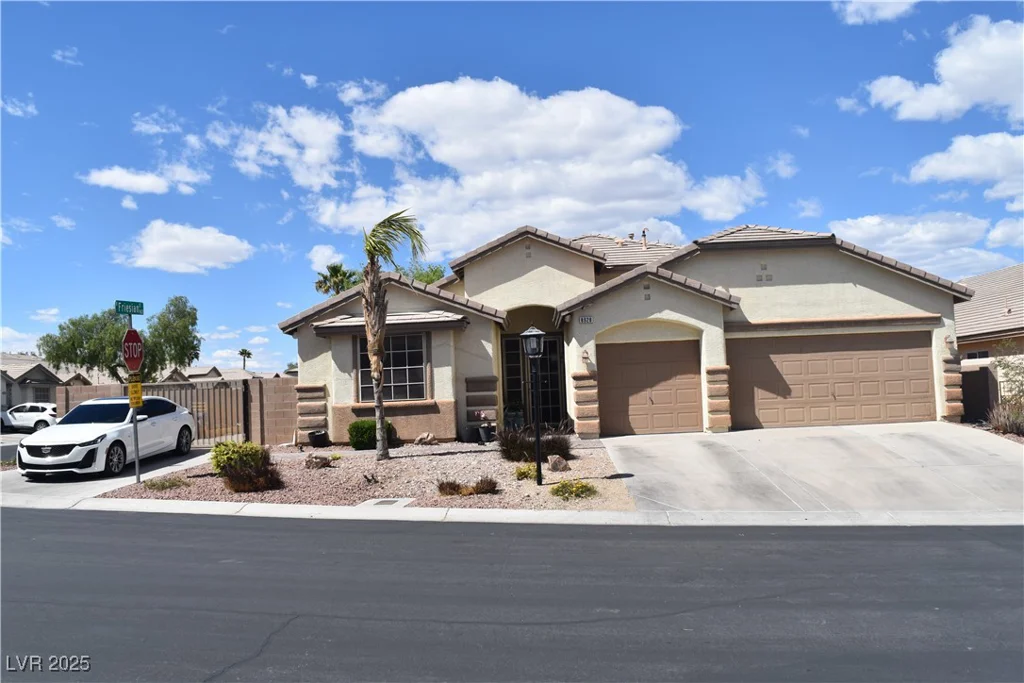 8928 Reining Spur, Las Vegas, NV 89143
