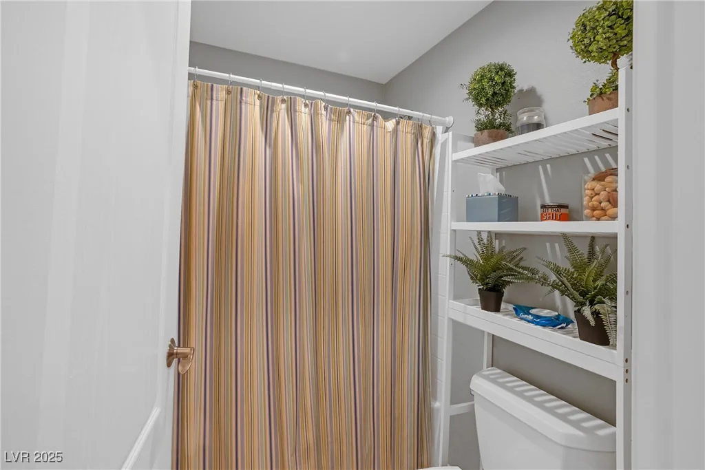 2021 Royal Gardens, North Las Vegas, NV 89084
